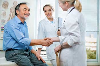 patient-consults-doctor