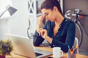 woman-at-desk-suffering-from-eye-strain